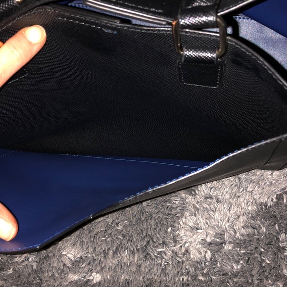 Kelly & Katie black exterior blue interior tote - Picture 7 of 9